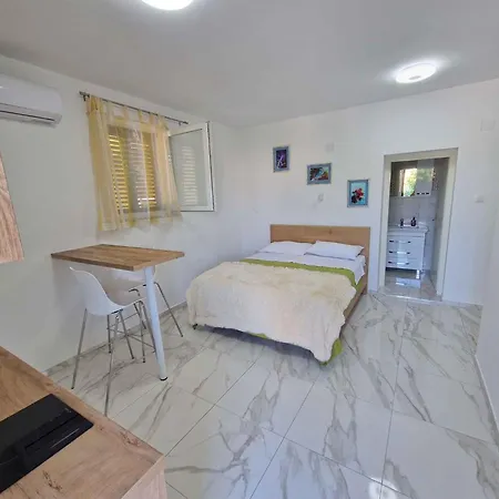 7 Vrbnik (Primorje-Gorski Kotar)