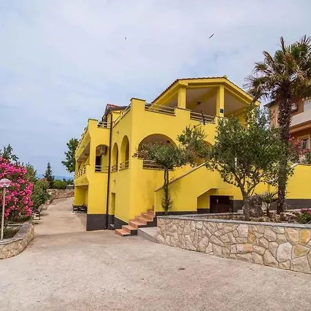 7 Vrbnik (Primorje-Gorski Kotar)