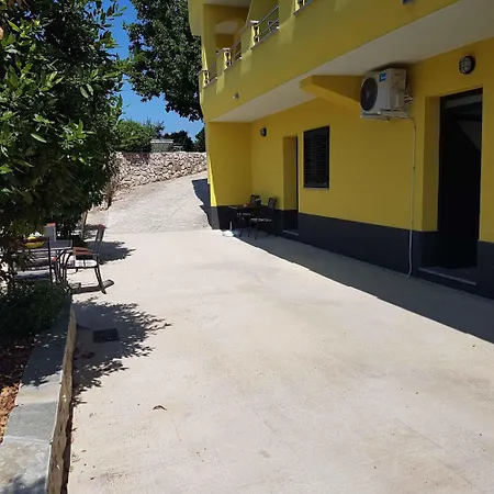 7 * Vrbnik (Primorje-Gorski Kotar)