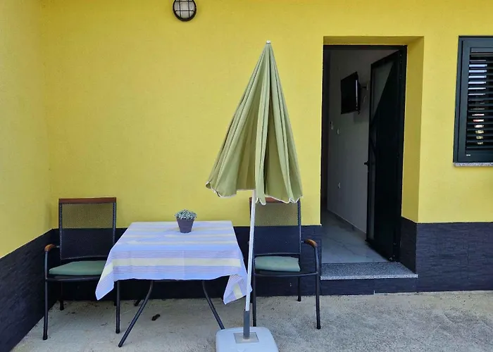 7 Apartment Vrbnik (Primorje-Gorski Kotar)