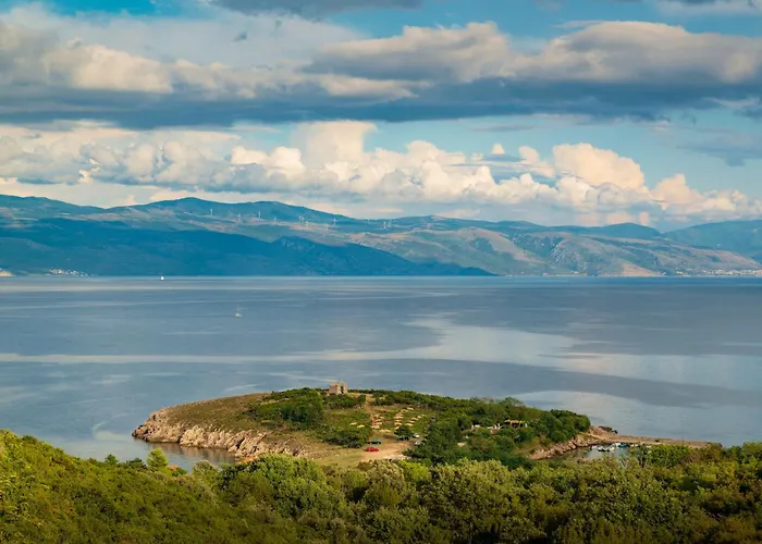 7 Vrbnik (Primorje-Gorski Kotar)